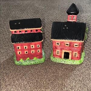Vintage Sakura Warren Kimble Country Life Barn Schoolhouse Salt & Pepper Shakers